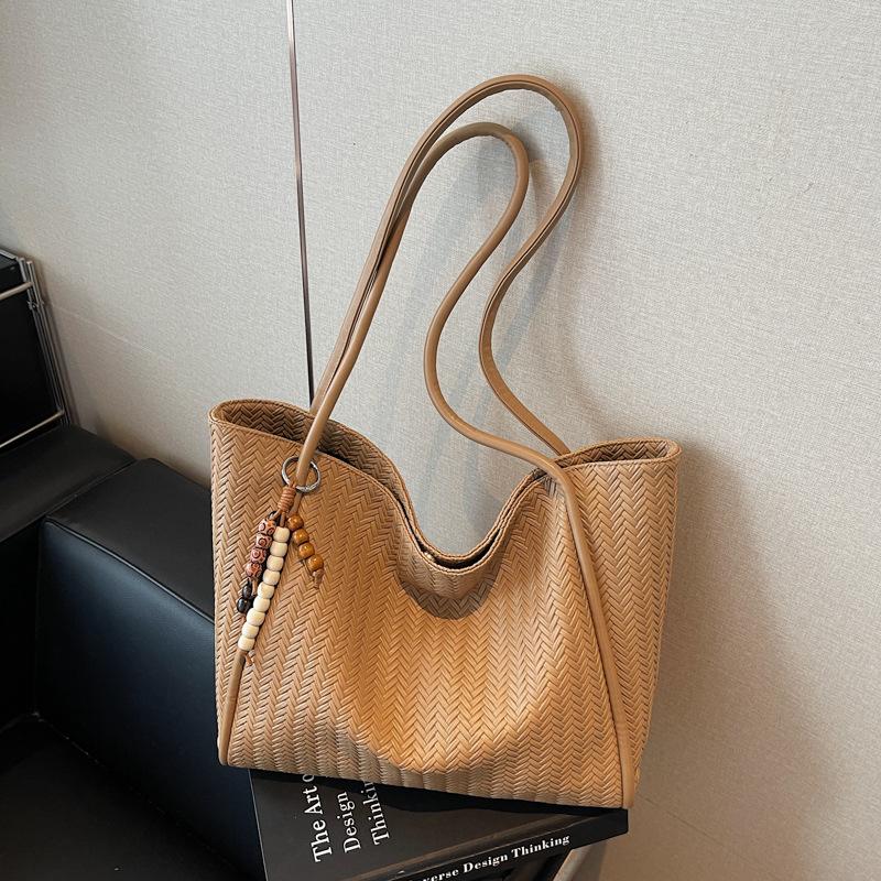 Woven Large-capacity Bag Women's Autumn New Retro Versatile Shoulder Bag Commuter Tote Bag