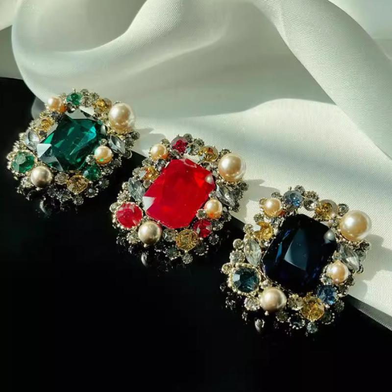 Women Trendy Classic Pearl Square Brooch Pin Luxury Vintage Badges Lady Clothing Decor Jewelry Gift