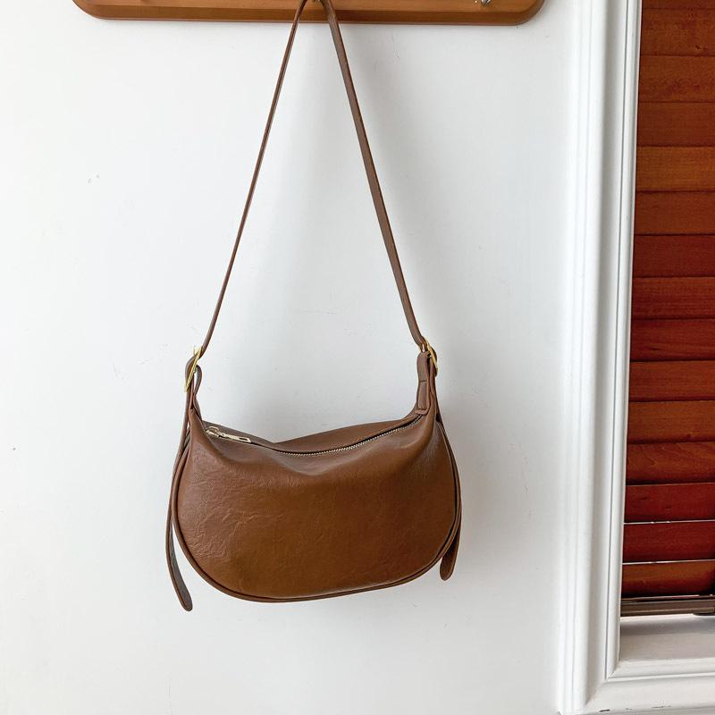 French Personality Trend Underarm Bag Women's 2025 New Fashion Pillow Bag Casual Commuter Messenger Shoulder Bag