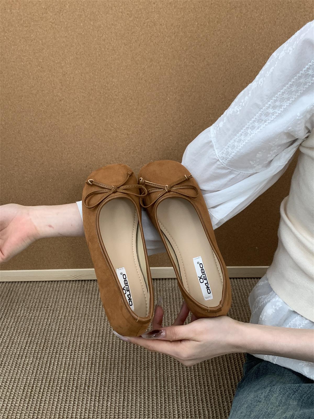 

Французские туфли-лодочки на плоской подошве с неглубоким вырезом, женская обувь 2025, новые, ретро, замшевые, маленькие красные туфли, фея, балетки-бини 39 верблюд