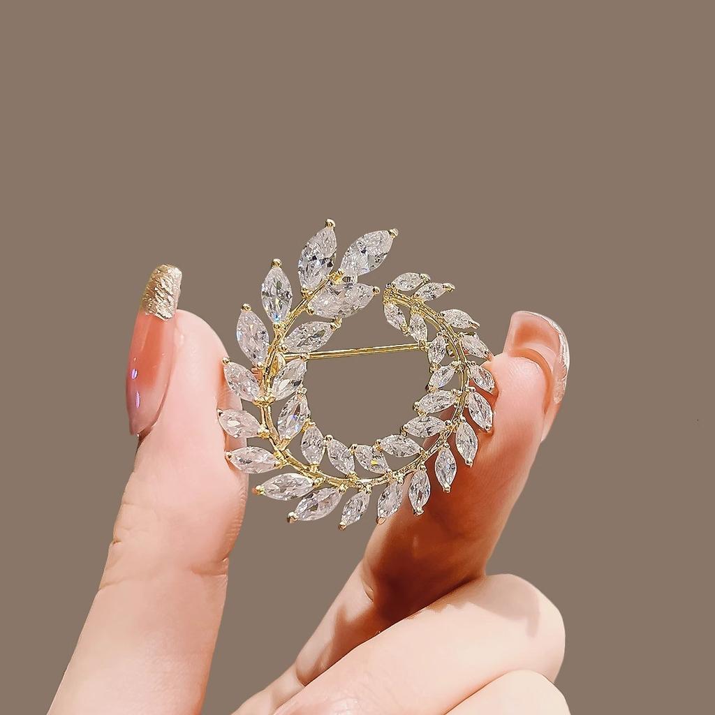 Senior brosjer blomst blad brosje pins for kvinner dress anheng mote brosjer smykker