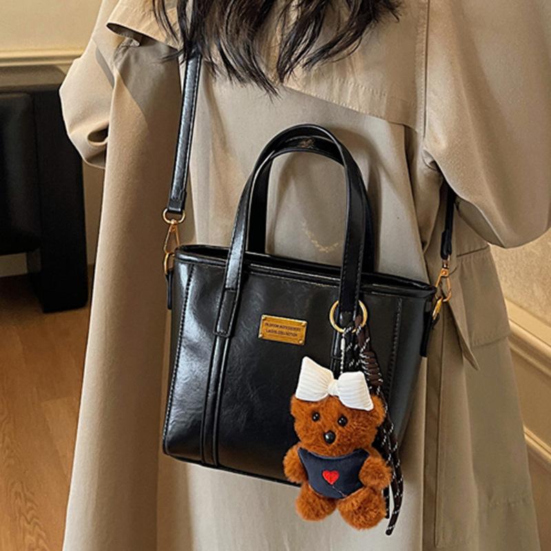 Fashion commuter large-capacity bag women's 2025 new high-value foreign fashion shoulder bag handbag women