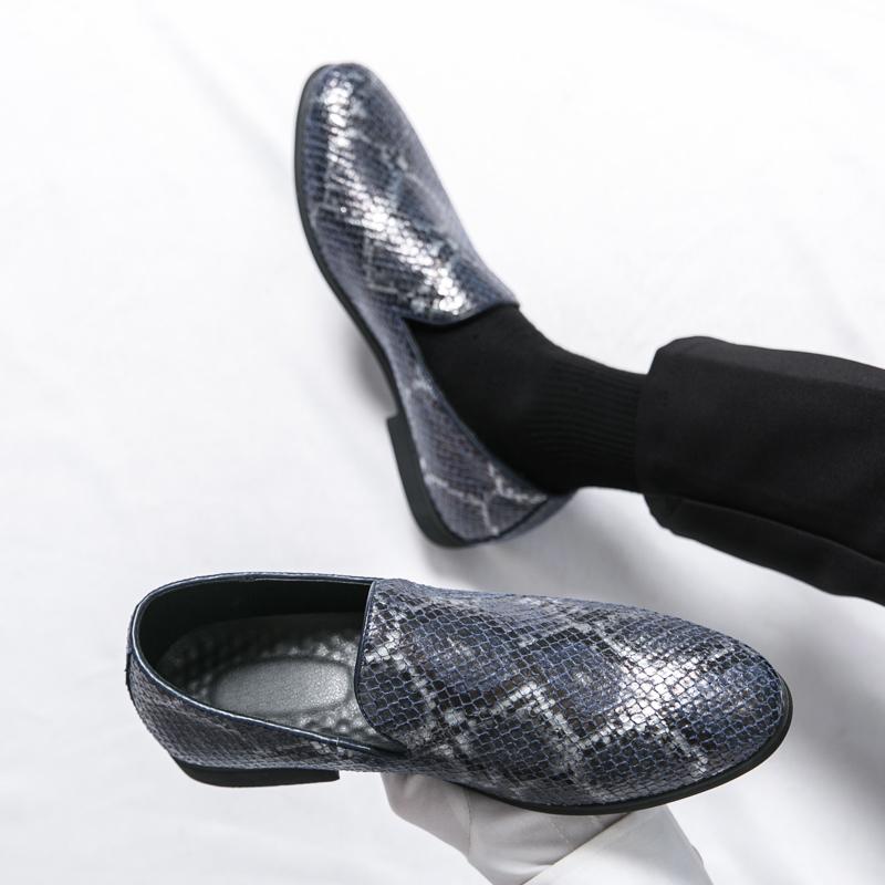 Fashion Luxury Golden Snake Skin Pattern Design Men Ventilation Comfortable Soft Flat Bottomed Round Toe Driving Leisure Loafer Shoes