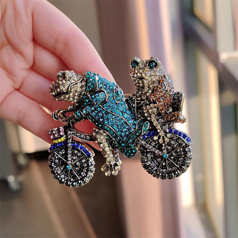 Medieval Jewelry Retro Heavy Industry Diamond Set Frog Prince Bicycle Brooch Accessories Pin Decoration