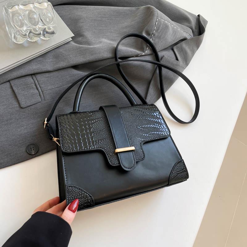 Ladies bag versatile new fashion handbag new fashion shoulder messenger bag 2025 spring small square bag