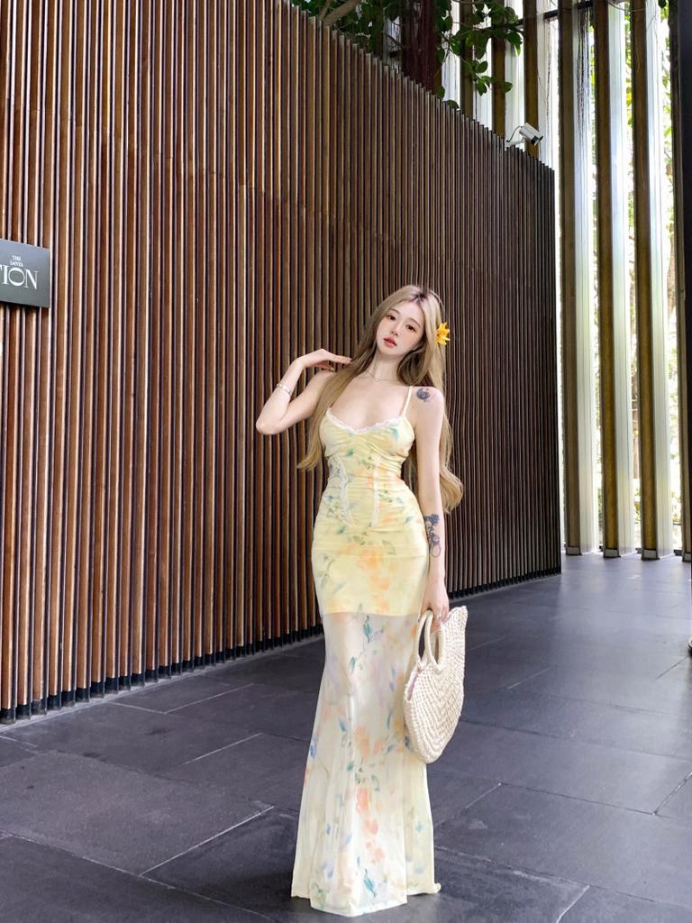 Urlaubsstil Träger rückenfreies Latzkleid Damen Sommer Blumenkleid Spice Girl Taille Fishtail Rock Hüftwickelkleid