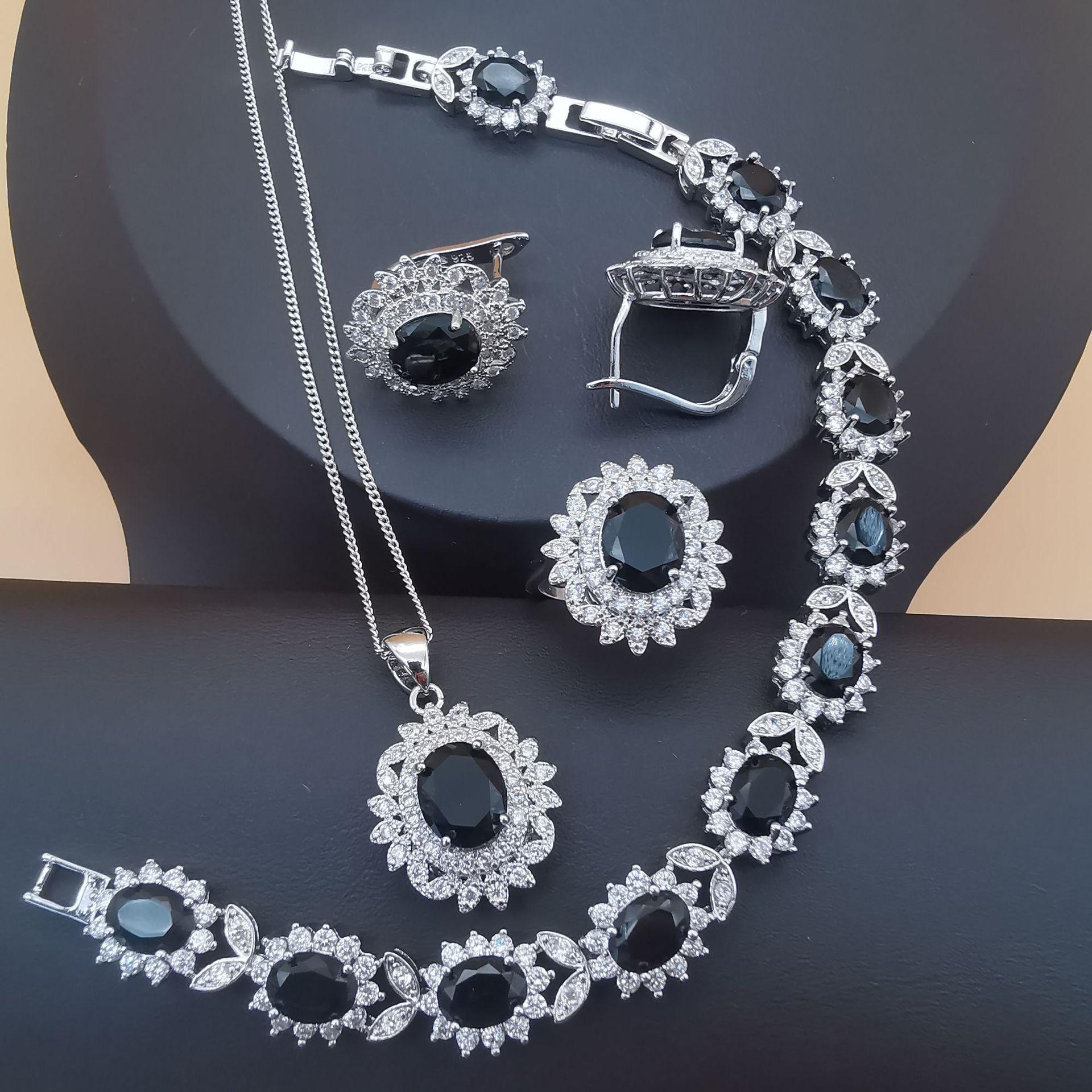 

Универсальный темпераментный набор ювелирных изделий с кубическим цирконием: ожерелье, браслет, серьги, кольцо Ring size 10 чёрный