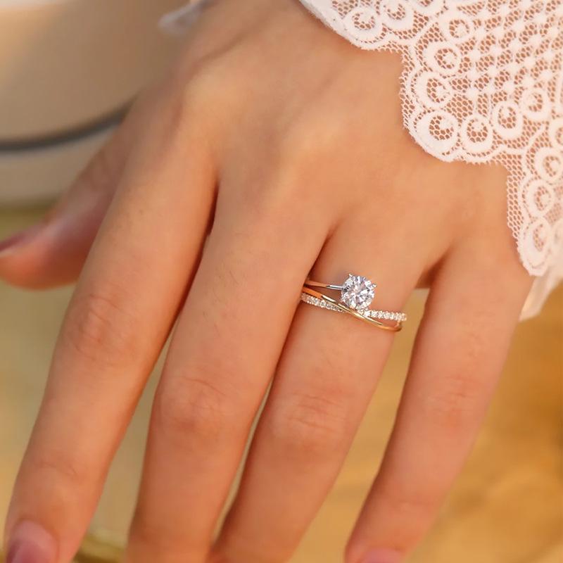 Color Separation Möbius Couple Rings: 50-Point Diamond Cross Design for Men & Women, Ideal Valentine's Day Gift