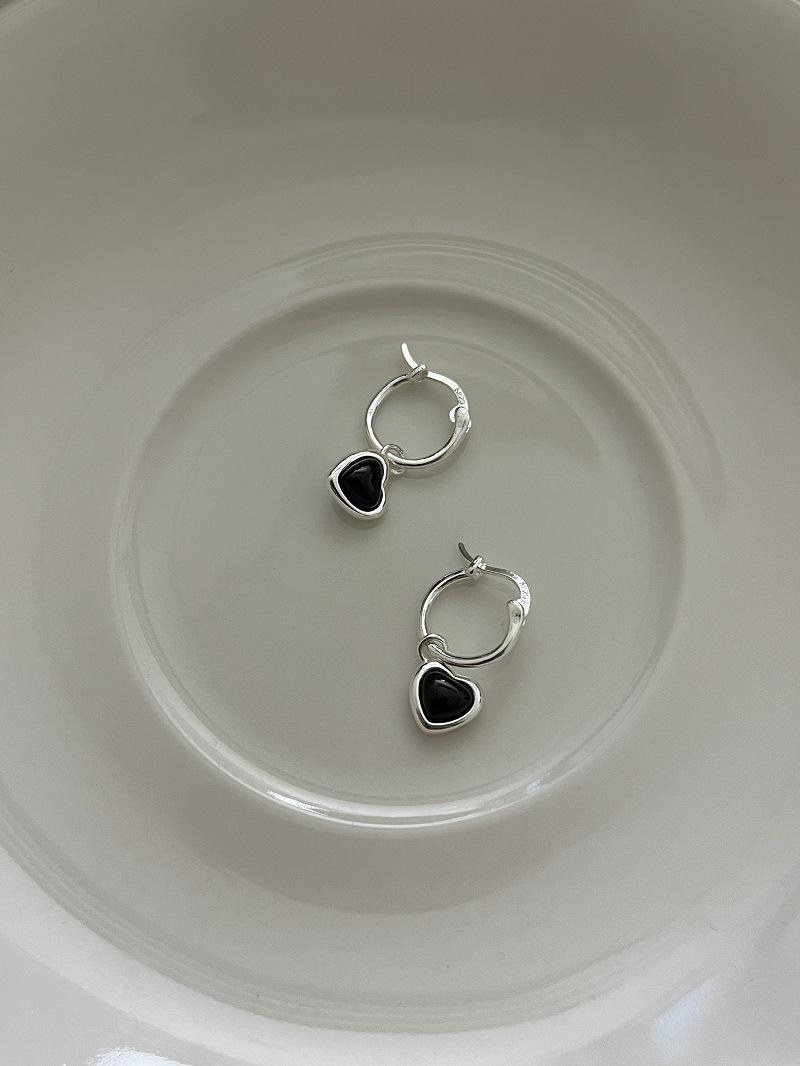 Sterling Silver Black Heart Earrings for Women - High-End Design, Cool Style, Studs, and Dangles 925 Silver чёрный