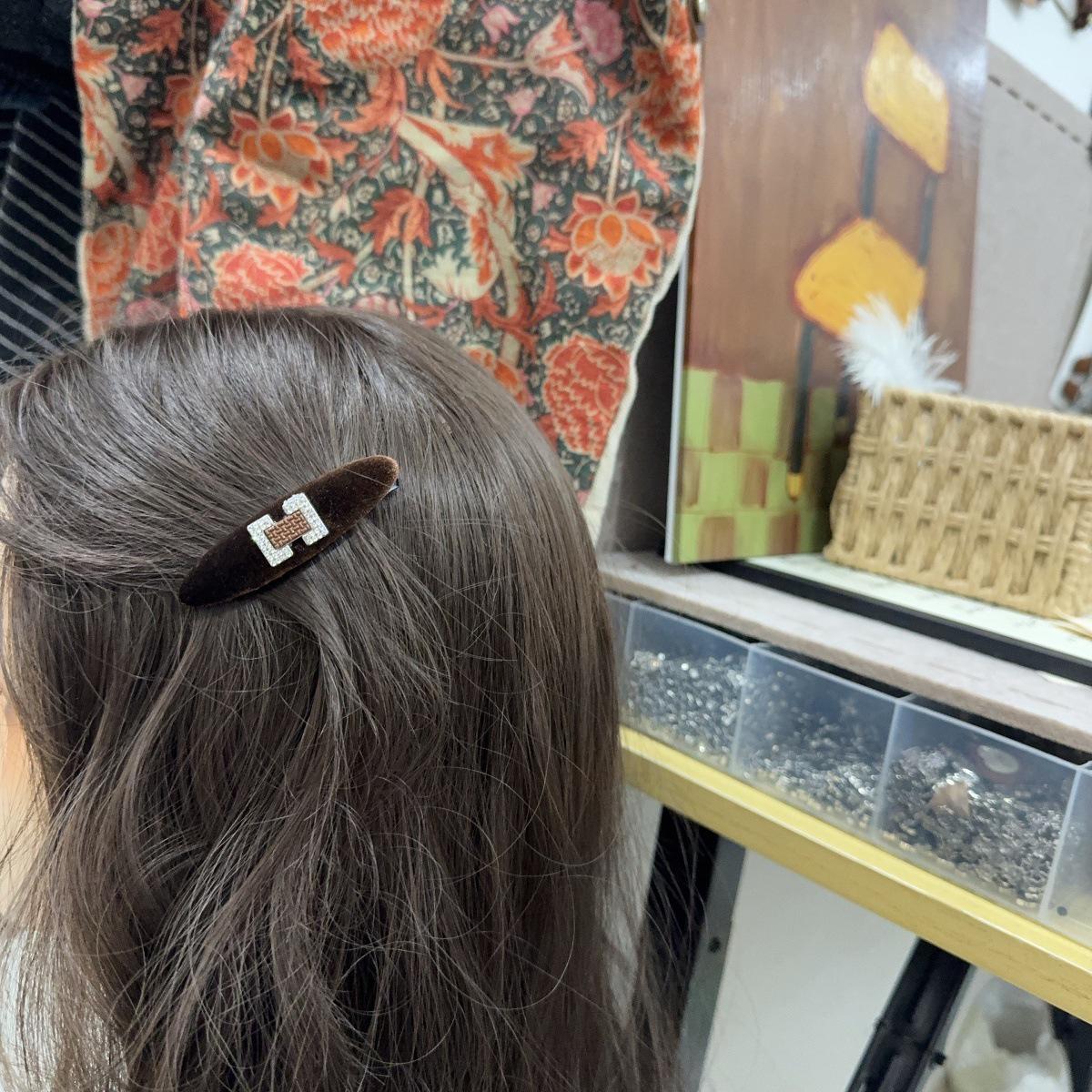 Dongdaemun Retro Velvet Rhinestone Hair Clip - Autumn/Winter Luxury French Style Bangs & Side Clip