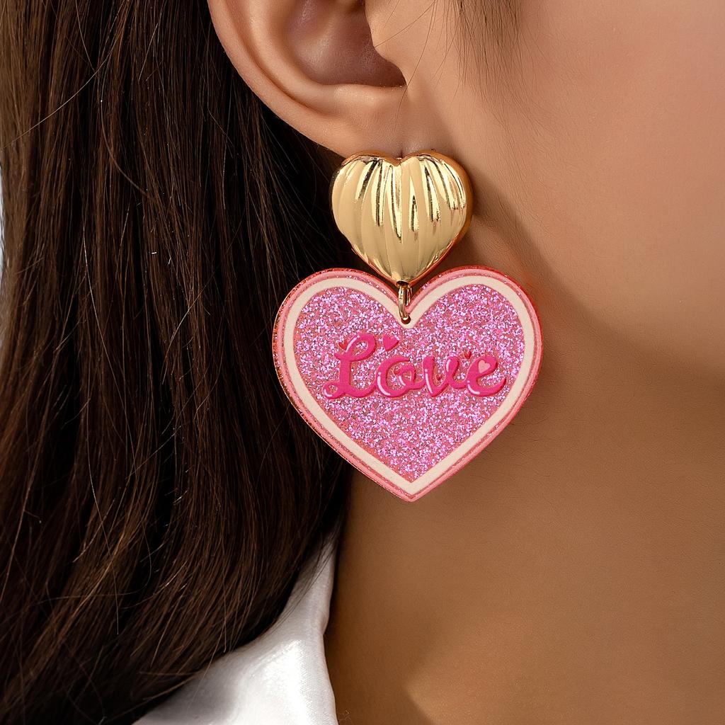 A Pair of Women's Earrings, Pink Love Heart-Shaped Pendant Earrings, Suitable for Daily Wear and Valentine's Day Wear