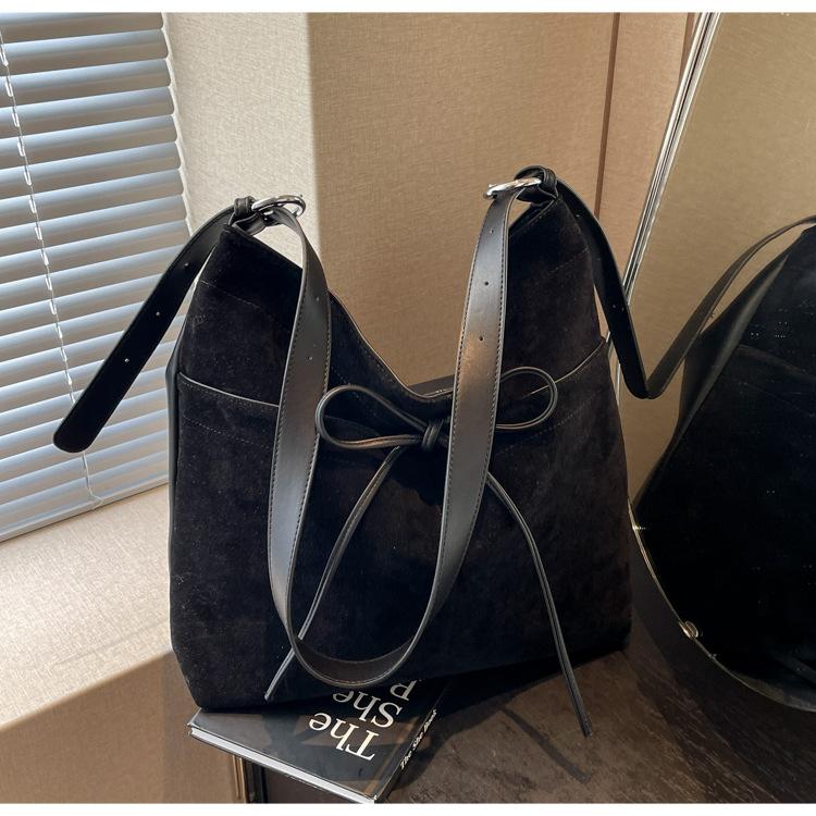 

Сумка в стиле ретро для женщин, осень-зима 2024, новая вместительная сумка-мессенджер, повседневная универсальная сумка-тоут для поездок на работу чёрный