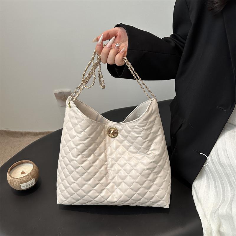 Underarm bag women's bag large capacity 2025 new autumn and winter niche diamond chain bag fashionable shoulder messenger bag