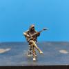 Bar Retrò Figura Bambola Chitarrista Donna Statua Ottone Vintage Modello Mini Figura Artigianale Ornamento da Scrivania Ufficio Decorazione Casa
