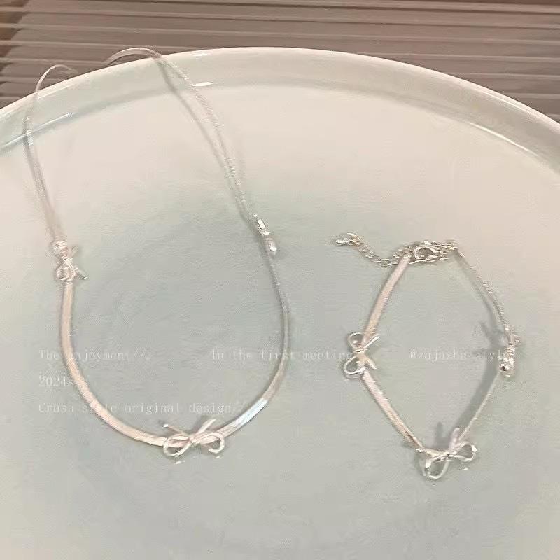 Cold Wind High-end Bow Snake Bone Necklace Women's New Simple Niche Design Collarbone Chain Bracelet
