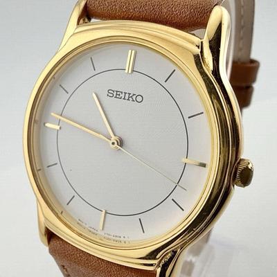 Used SEIKO V701-A100 Seiko Men's Watch Quartz Working Condition Battery Replaced [V439]
