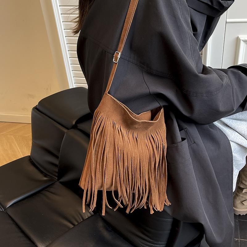 Niche Design Bag Women's Autumn  New Fashion Matte Shoulder Messenger Bag Texture Fringed Tide Bucket Bag