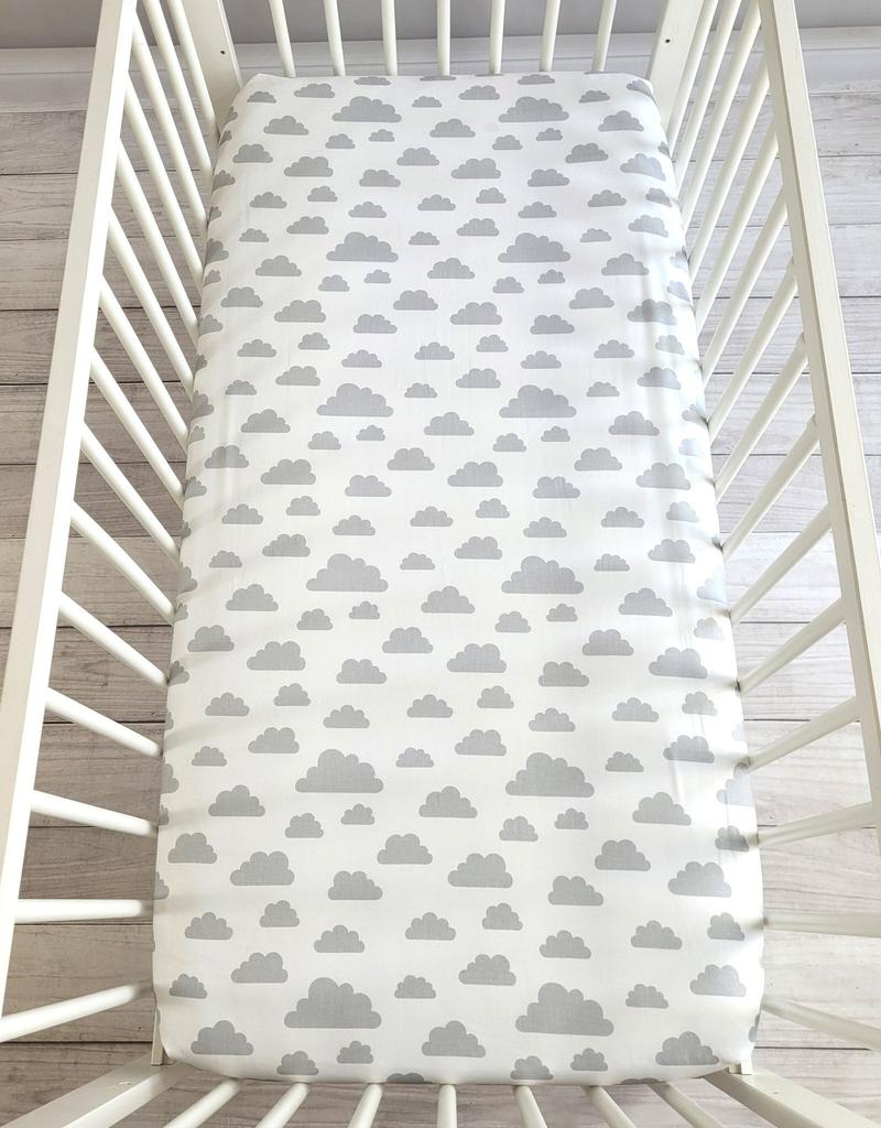 Cotton fitted sheet for a crib 120x60 cm - gray clouds