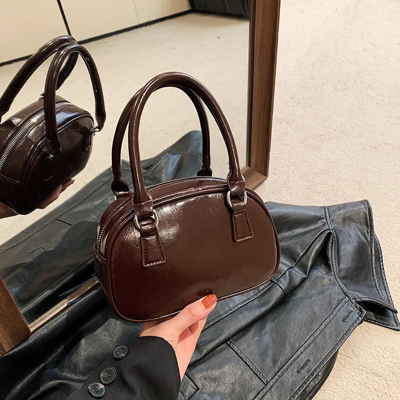 Trendy Pu Material Medium Sized Handbag With Exquisite Stitching Details кофейный