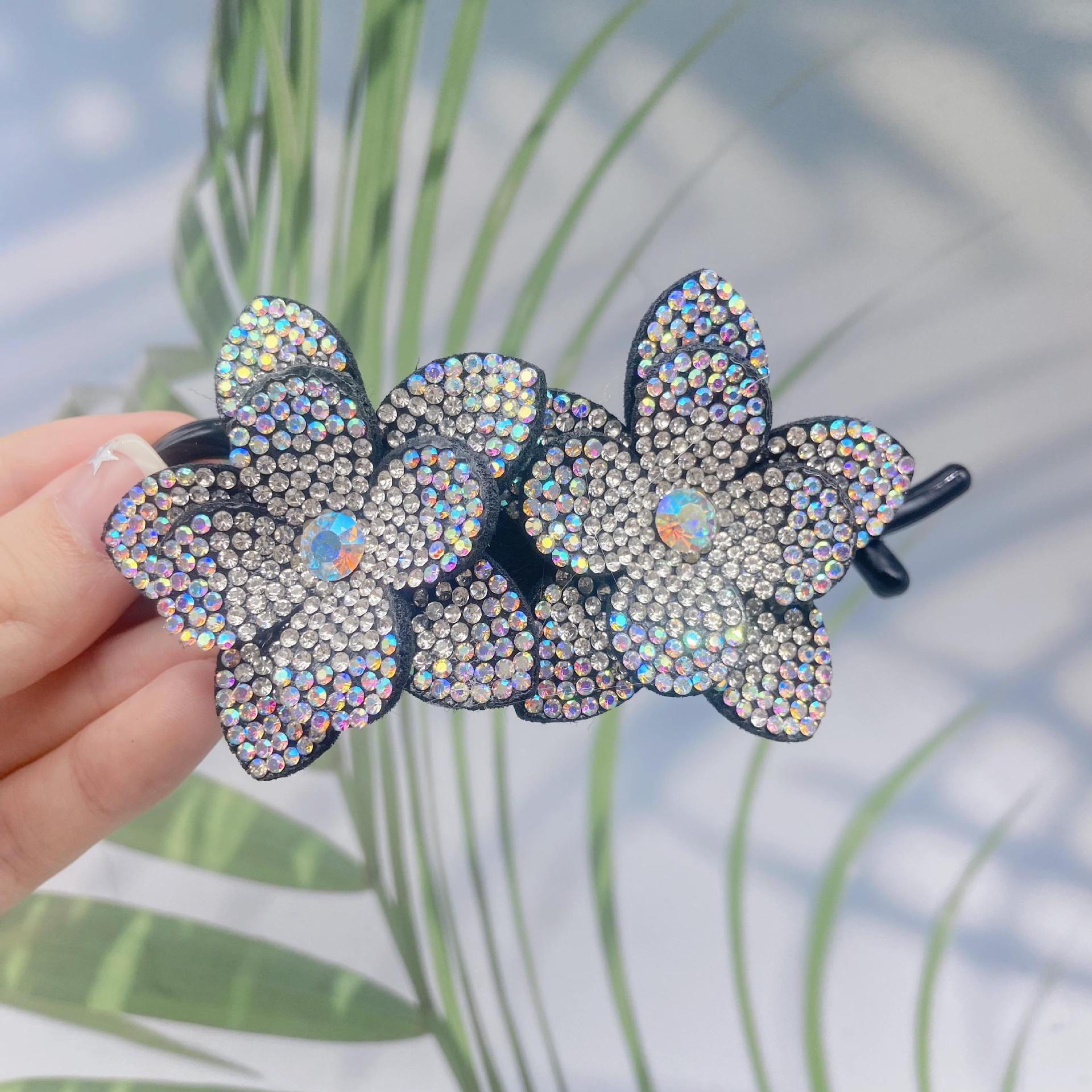 

Rhinestone Flower Hair Clip - Sparkling Twist Design, Light Luxury Style