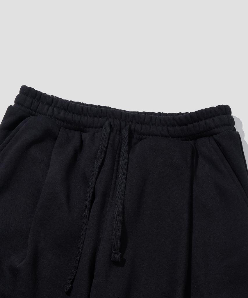 AGOD (Fleece-Lined) Single-Pleat Cargo Sweatpants [Black]