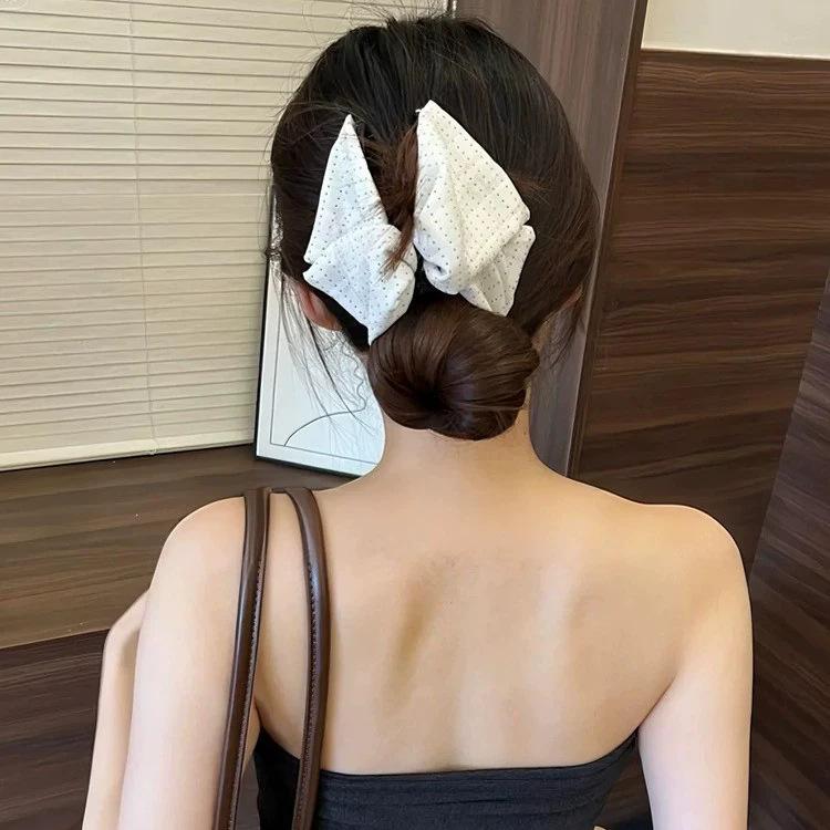 French Hepburn style triangle fabric small polka dot grab clip temperament back head hairpin shark clip hair accessories
