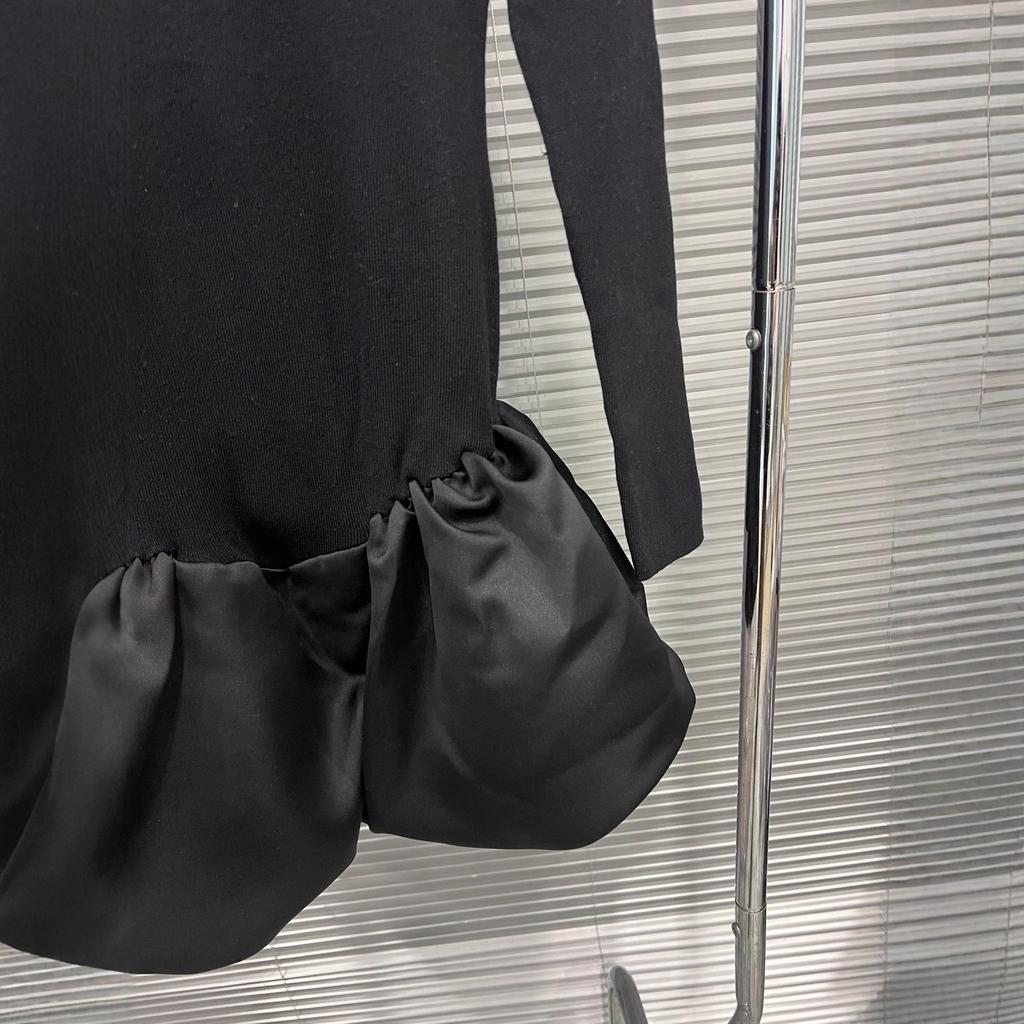 2025 A/W Spicy Girl Black Waist-Cinching Slim-Fit Long Sleeve Dress with High-End Short Puffy Skirt.