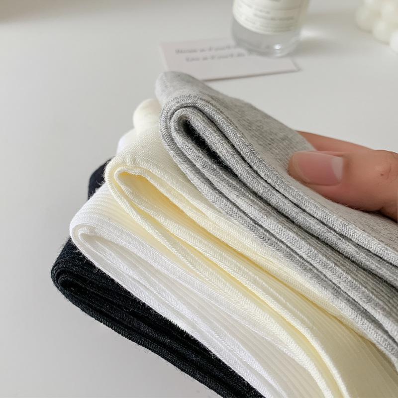 Women's Solid Color Mid-Calf Sports Socks - Sweat-Wicking, Anti-Odor Cotton Socks