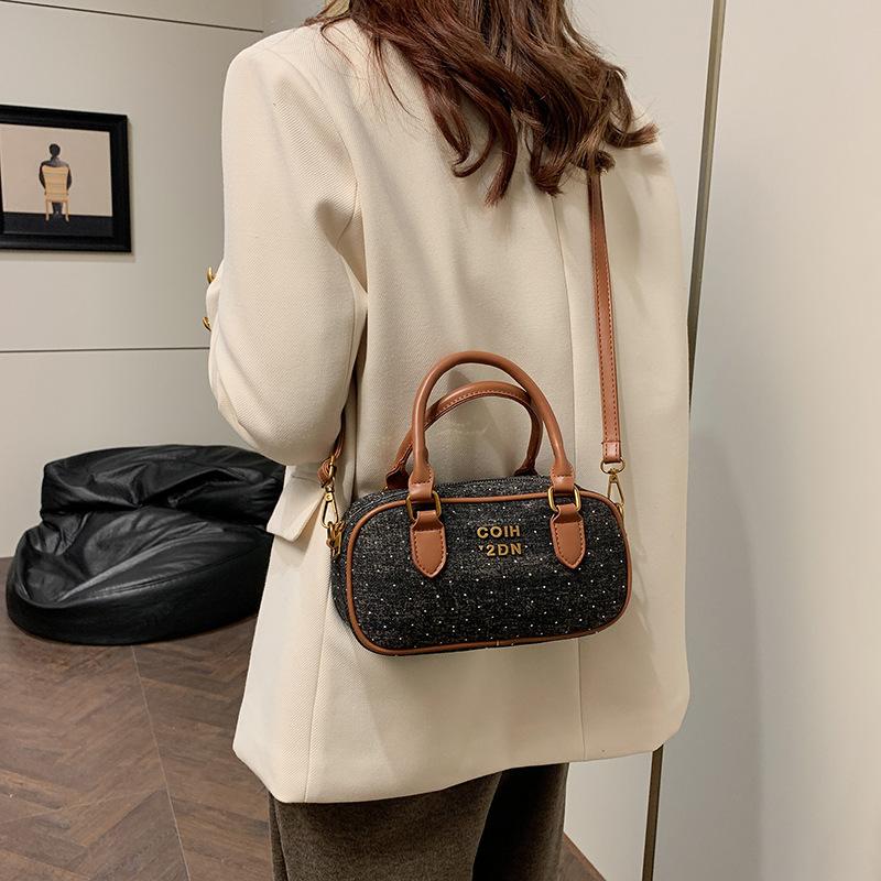 Bowling bag women's 2025 new niche portable pillow bag fashionable versatile single shoulder messenger bag bag