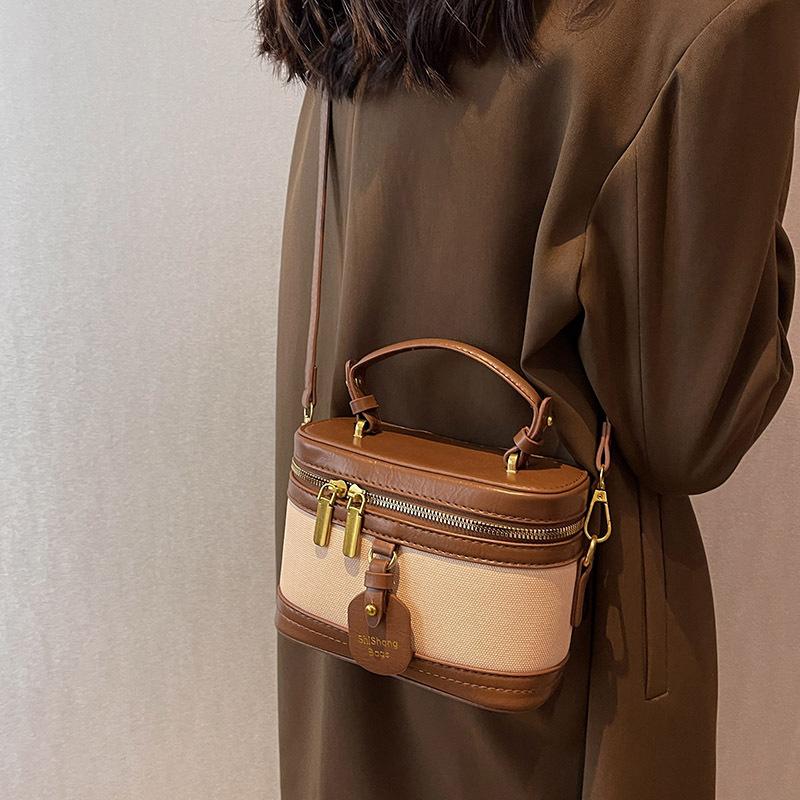 Autumn and Winter New High-end Niche Design Box Bag Hand Bag Shoulder Messenger Bag Retro Bucket Bag Women
