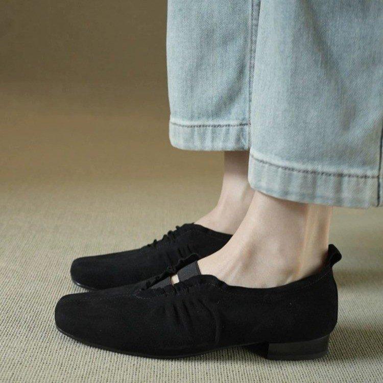 

Niche retro style square head pleated flat-bottomed commuter single shoes women s 2025 autumn new versatile shallow mouth Mary Jane shoes 40
