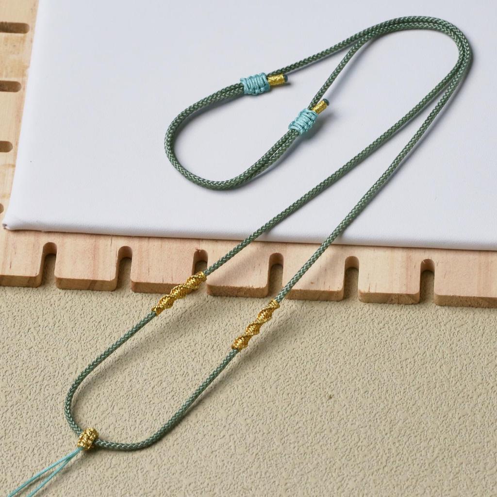 Collar con Cordón Ajustable Colgante Tejido a Mano de Jadeíta Dorada