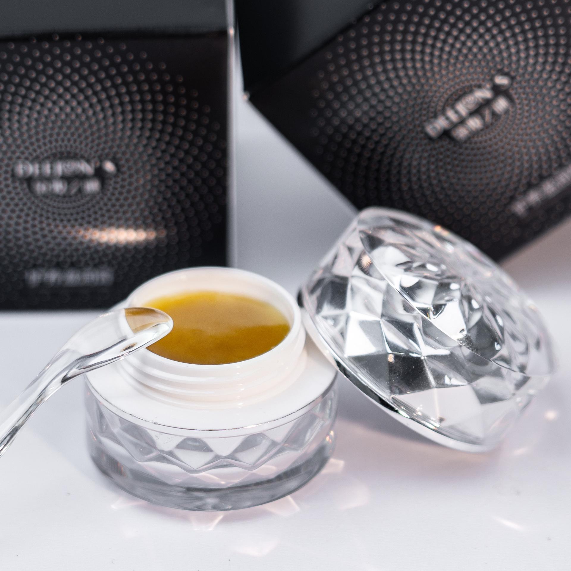 

DEEJONS Herbal Essence Lip Cream: Exfoliating, Hydrating, Moisturizing Lip Mask for Lightening Dark Lip Lines.