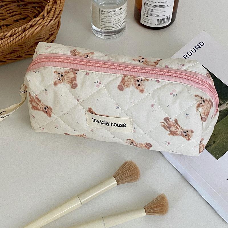 Fashion Women Cartoon Bear Makeup Bag Large Capacity Cute Travel Organizer Quilted Pouch Bag Ladies Toiletry Storage Handbag
