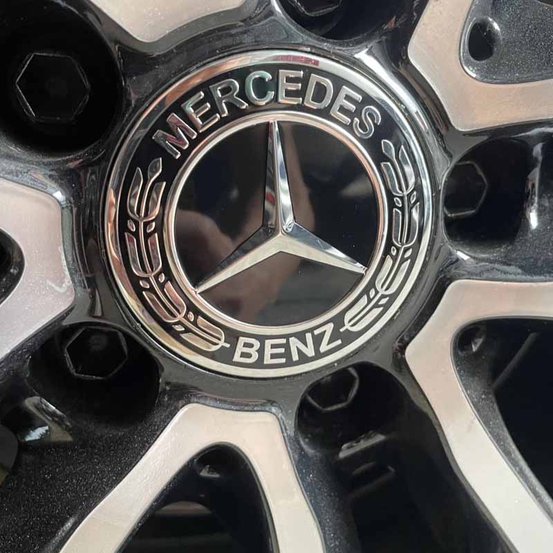 4 szt. 75 mm A1714000025 Dekielki do felg Piasty do Mercedes Benz W176 W177 W204 W205 W212 W213 W206 X156 X253 W117 Części samochodowe