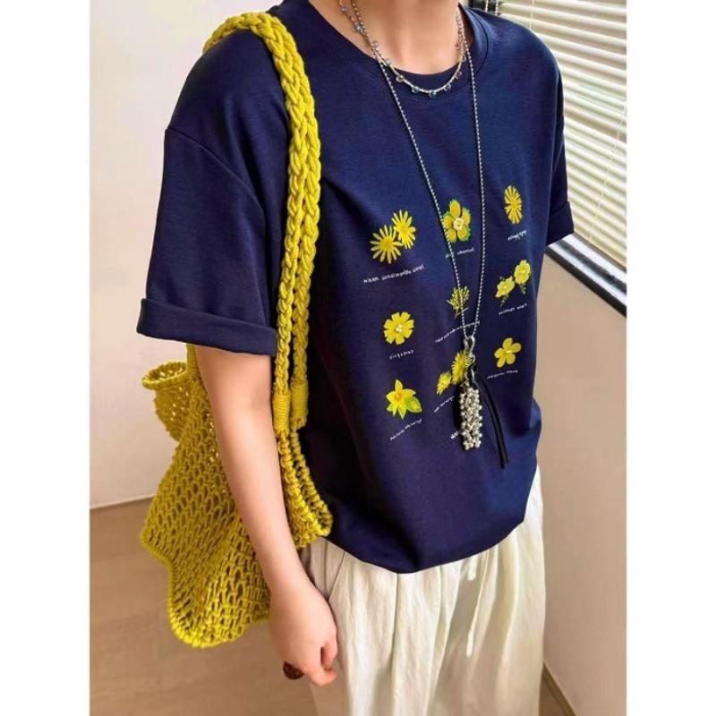 

Short-sleeved T-shirt in Large Size, with A Laid-back Style and Floral Print, A Loose-fitting Women s T-shirt M