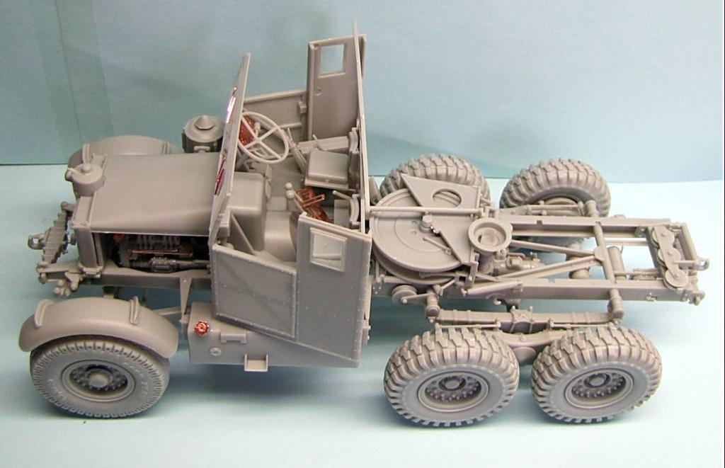Thunder Model 1/35 British Army Scammell Pioneer Heavy Artillery Tractor R100 Plastic Model Kit TB35202