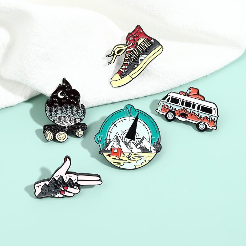 Shoes Artistic Canvas Bus Brooch Colorful Enamel Pin For Eyecatching Accessories Fashion