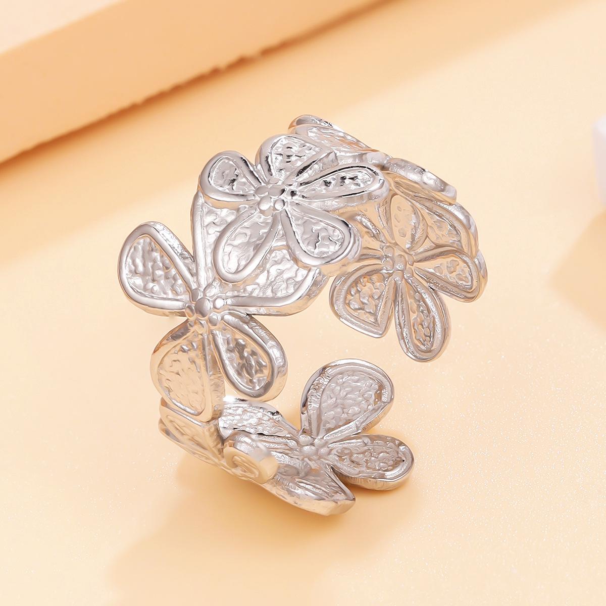 Elegant 18K Gold Old Money Style Floral Open Stainless Steel Ring
