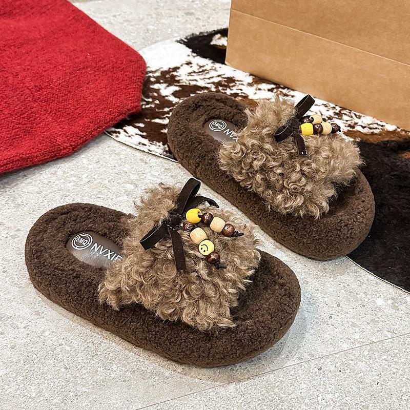 Thick-bottomed outer wear fluffy slippers women's 2025 autumn and winter new fashion small muffin roll plush cotton mop