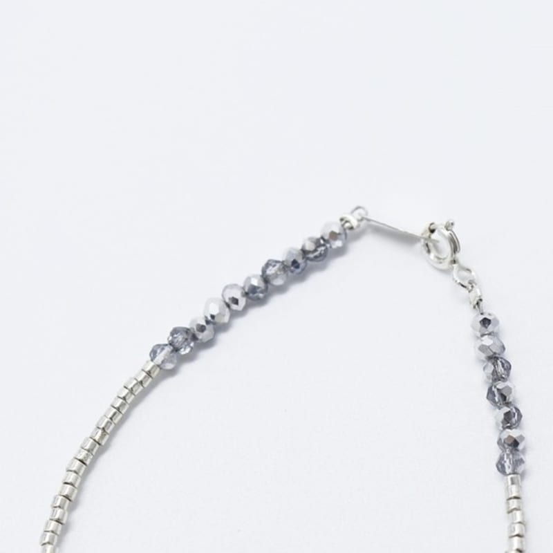 BONBEAU Winzige silberne Blumenperlen Armband