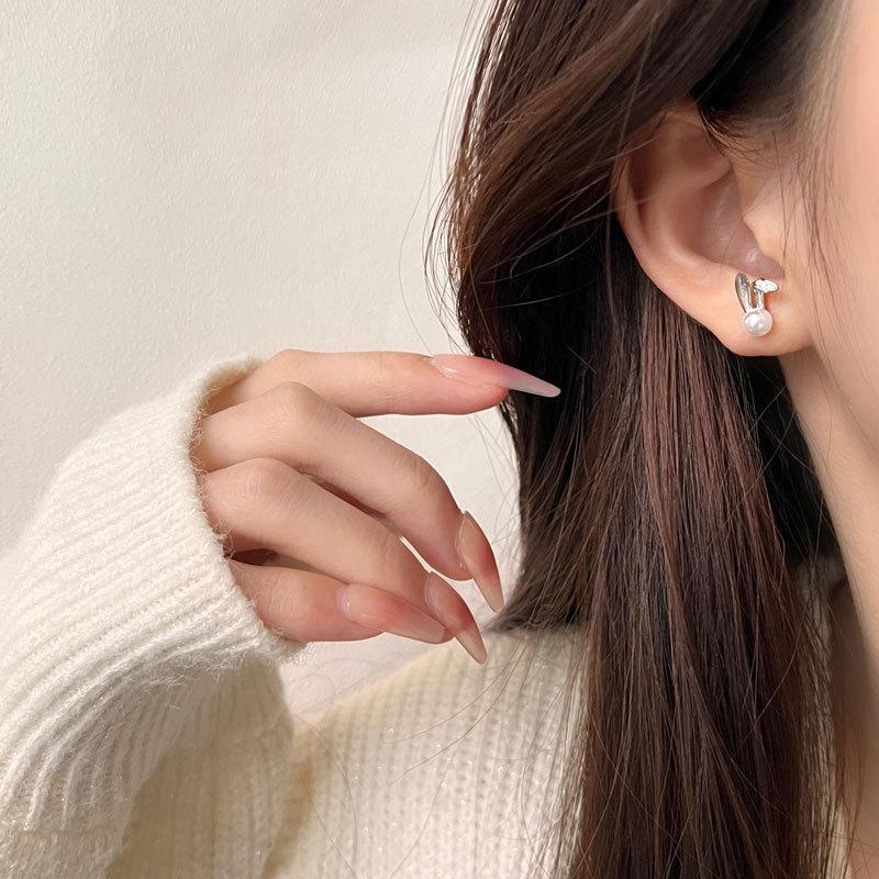 New Style of Pearl Earrings and Rabbit Earrings for Best Friends