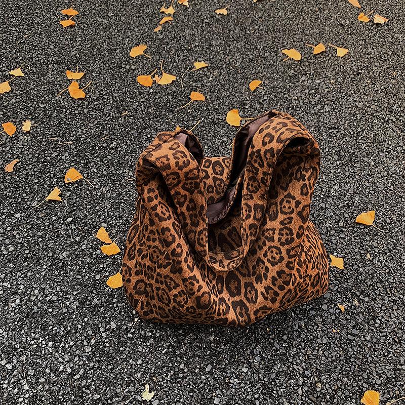 Autumn and Winter Armpit Bag Large-capacity Bag Women's 2025 New Leopard Print Shoulder Bag Simple Premium Tote Bag