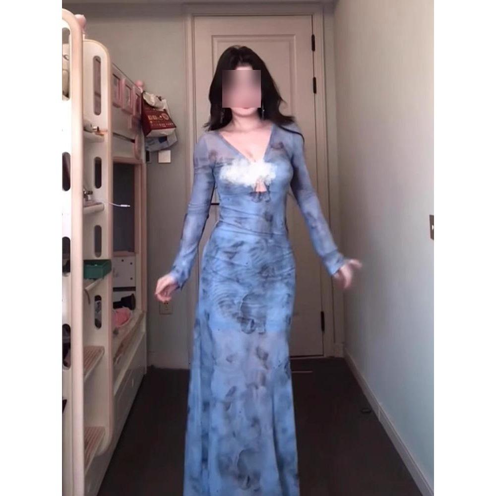 Reine Begierde Badeurlaub wunderschönes langes Kleid tiefer V-Ausschnitt Temperament Langarmkleid