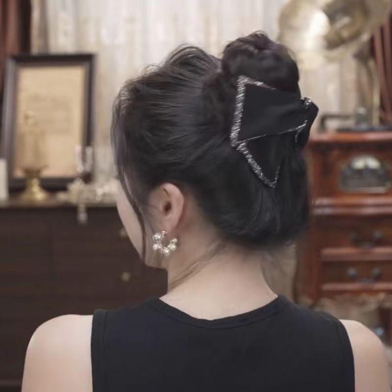 Elegant Audrey Hepburn Hairpin: Luxury Bow Shark Clip for Versatile Styling