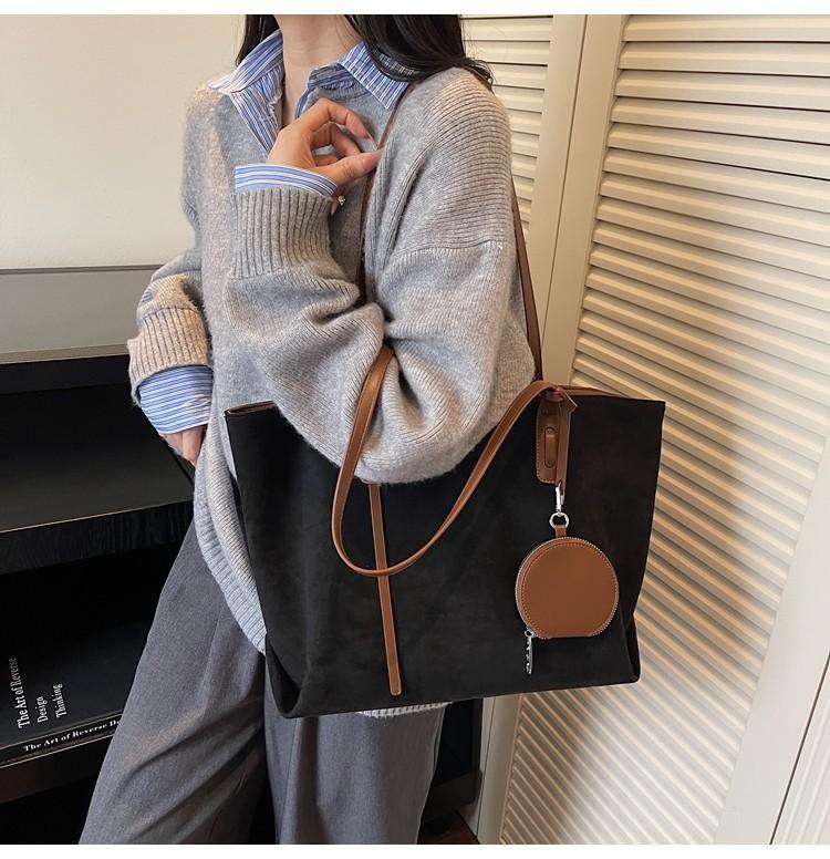 

Большая сумка-тоут Женская Высококачественная Наплечная Замшевая Матовая Для Поездок на Работу 44x15x28 чёрный