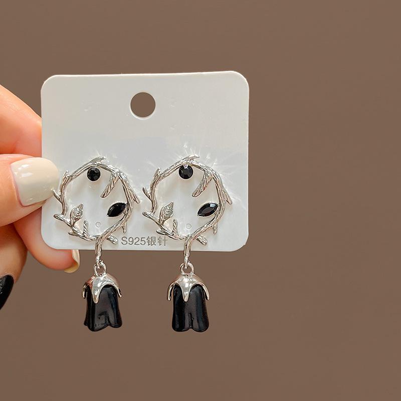 

Gothic Retro Ornament Dark Goth Black Briar Rose Punk Hip-Hop Asymmetry Dangle Earring Party Zircon Wholesale