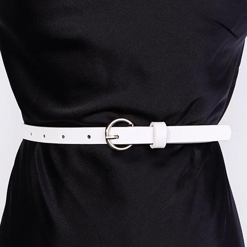 

Минималистичная, модная и универсальная летняя женская одежда с декором на платье и тонким поясом