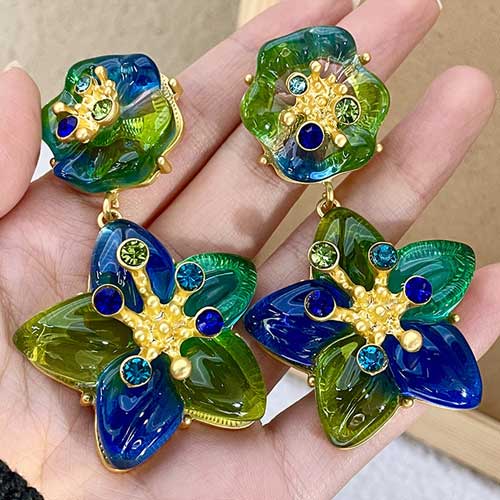 Elegant Women Men Fashion Classic Crystal Pendant Earrings For Women Girls Vintage Palace Style Gorgeous Ear Rings Jewelry