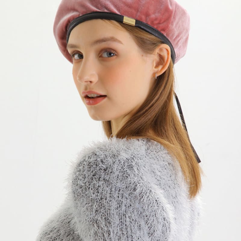 

БЕРЕТ ИЗ МЕТАЛЛИЧЕСКОГО ВЕЛЮРА WHITE SANDS ЛИОНСКИЙ РОЗОВЫЙ single type